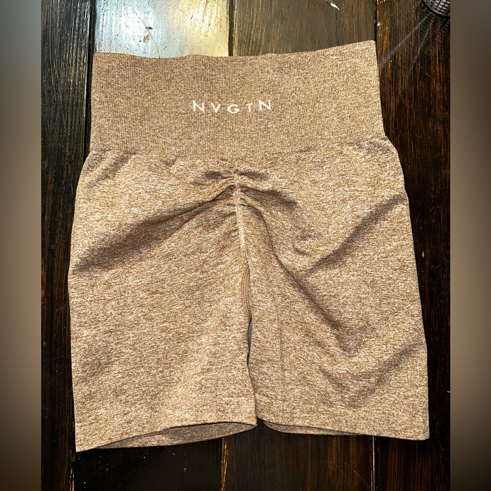 NVGTN pro scrunch shorts
